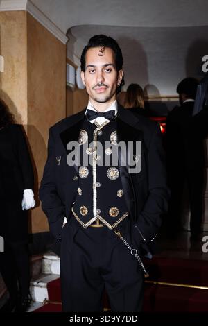 Milan, Italie. 07 décembre 2025. Milan, les invités arrivent à la première de la Scala 2025 avec l'opéra de Chostakovitch A Lady Macbeth du quartier de Mtsensk au Teatro alla Scala. Photo : Mahmood (chanteuse italienne) crédit : Agence photo indépendante/Alamy Live News Banque D'Images