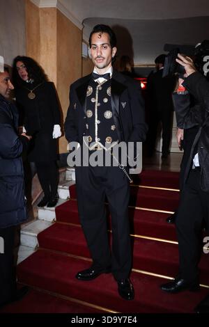 Milan, Italie. 07 décembre 2025. Milan, les invités arrivent à la première de la Scala 2025 avec l'opéra de Chostakovitch A Lady Macbeth du quartier de Mtsensk au Teatro alla Scala. Photo : Mahmood (chanteuse italienne) crédit : Agence photo indépendante/Alamy Live News Banque D'Images