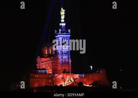 Marseille, France. 07 décembre 2025. Éclairage pour la rénovation de la bonne mère, à la Basilique notre Dame de la Garde à Marseille 7 décembre 2025 - 07/12/2025 - France/Marseille - Gilles Bader/le Pictorium crédit : LE PICTORIUM/Alamy Live News Banque D'Images