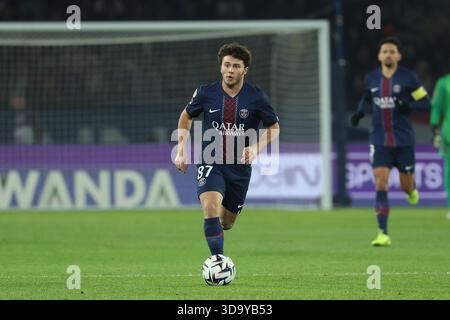 Paris, Frankreich. 06th Dec, 2025. FBL-FRA-LIGUE1-Paris Saint Germain - stade Rennes Joao Neves (Paris Saint-Germain) en action lors du match de football français L1 entre le Paris Saint-Germain (PSG) et le stade rennais au Parc des Princes Paris, France, le 06 décembre 2025. Crédit : HMB Media/Alamy Live News Banque D'Images