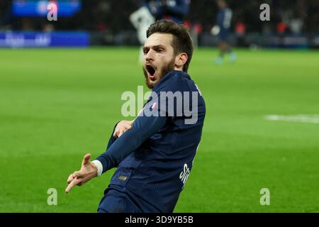 Paris, Frankreich. 06th Dec, 2025. FBL-FRA-LIGUE1-Paris Saint Germain - stade Rennes Khvicha Kvaratskhelia (Paris Saint-Germain) Célébrez le but lors du match de football français L1 entre le Paris Saint-Germain (PSG) et le stade rennais au Parc des Princes Paris, France, le 06 décembre 2025. Crédit : HMB Media/Alamy Live News Banque D'Images