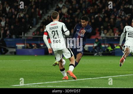 Paris, Frankreich. 06th Dec, 2025. FBL-FRA-LIGUE1-Paris Saint Germain - stade Rennes Senny Mayulu (Paris Saint-Germain) a marqué le deuxième but lors du match de football français L1 entre le Paris Saint-Germain (PSG) et le stade rennais au Parc des Princes Paris, France, le 06 décembre 2025. (Photo de HMB Media/ Joaquim Ferreira/Sipa USA) crédit : Sipa USA/Alamy Live News Banque D'Images