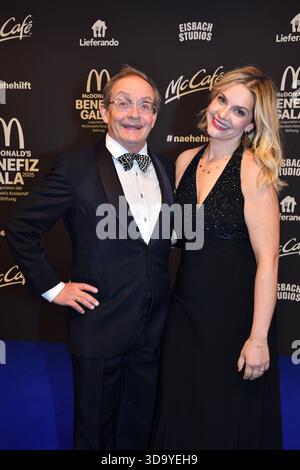 Wigald Boning mit Ehefrau Teresa / McDonalds Benefiz Gala / McDonalds Kinderhilfe Stiftung / Eisbach Studios / München / 06. Décembre 2025 *** Wigald Boning avec sa femme Teresa McDonalds Benefit Gala McDonalds Childrens Aid Foundation Eisbach Studios Munich 06 décembre 2025 Banque D'Images