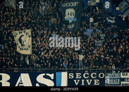 Naples, Italie. 07 décembre 2025. Supporters de la SSC Napoli lors de la série Serie A Enilive match entre la SSC Napoli et la Juventus FC au Stadio Diego Armando Maradona le 7 décembre 2025 à Naples, Italie crédit : Giuseppe Maffia/Alamy Live News Banque D'Images