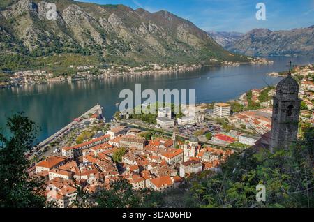 Vue panoramique de la baie de Kotor, baie de Kotor, Monténégro. Banque D'Images
