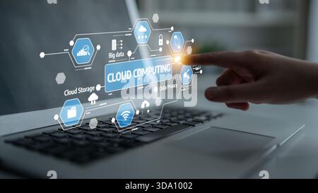 Une main interagit avec un écran d'ordinateur portable affichant des icônes de cloud computing, symbolisant la confidentialité des données et les solutions de stockage dans la technologie numérique Banque D'Images