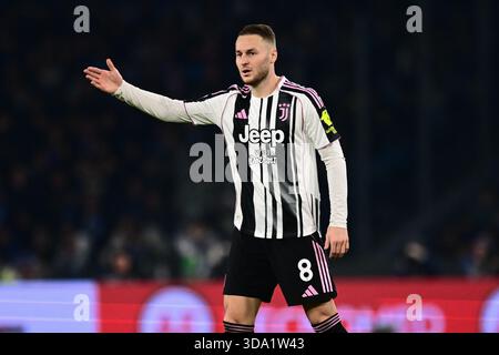 Naples, Italie. 07 décembre 2025. Teun Koopmeiners de la Juventus FC fait des gestes lors du match de Serie A Enilive entre la SSC Napoli et la Juventus FC au stade Diego Armando Maradona à Naples, Italie, le 7 décembre 2025. Crédit : Nicola Ianuale/Alamy Live News Banque D'Images