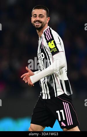 Naples, Italie. 07 décembre 2025. Edon Zhegrova de la Juventus FC fait des gestes lors du match de Serie A Enilive entre la SSC Napoli et la Juventus FC au stade Diego Armando Maradona à Naples, en Italie, le 7 décembre 2025. Crédit : Nicola Ianuale/Alamy Live News Banque D'Images