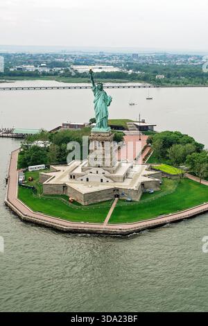 Vue aérienne de la Statue de la liberté sur Liberty Island Banque D'Images