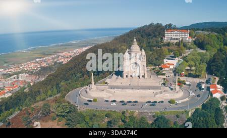 Sanctuaire de Santa Luzia à Viana do Castelo Portugal pèlerins lieu Saint site religieux historique sur la montagne verte vieille ville voyage vacances Banque D'Images