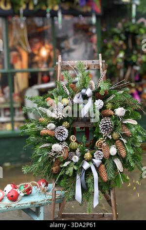 Présentoir de couronnes de Noël Banque D'Images