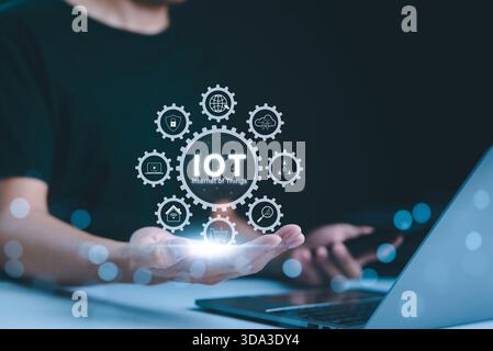 Technologie IoT, Internet des objets. Concept Internet des objets (IoT). l'illustration présente des engrenages interconnectés représentant divers dispositifs intelligents, t Banque D'Images