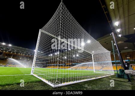 Molineux, Wolverhampton le lundi 8 décembre 2025. Vue générale du terrain avant le coup d'envoi du match de premier League entre Wolverhampton Wanderers et Manchester United à Molineux, Wolverhampton, lundi 8 décembre 2025. (Photo : Stuart Leggett | mi News) crédit : MI News & Sport /Alamy Live News Banque D'Images