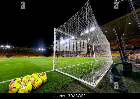Molineux, Wolverhampton le lundi 8 décembre 2025. Vue générale du terrain avant le coup d'envoi du match de premier League entre Wolverhampton Wanderers et Manchester United à Molineux, Wolverhampton, lundi 8 décembre 2025. (Photo : Stuart Leggett | mi News) crédit : MI News & Sport /Alamy Live News Banque D'Images