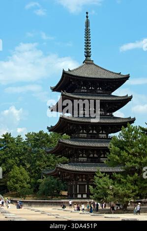 Pagode japonaise de cinq étages au temple Kofukuji (興福寺 ?), la deuxième pagode en bois la plus haute du Japon, à 50 mètres, est un point de repère dans la ville de Nara, au Japon. Banque D'Images