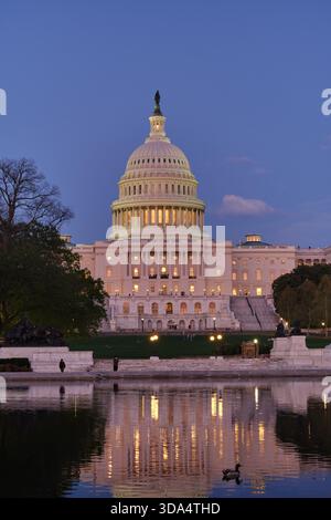 Le bâtiment du Capitole américain la nuit, Washington DC Banque D'Images