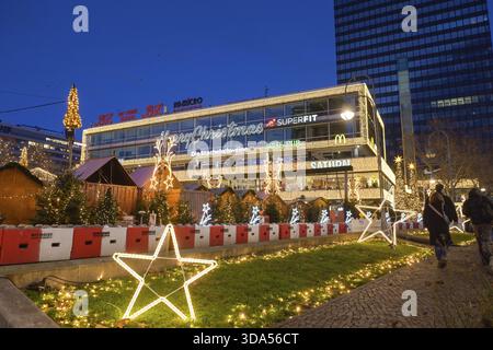 Europe Center, lumières de Noël, marché de Noël sur Breitscheidplatz, Charlottenburg, Berlin, Allemagne Banque D'Images