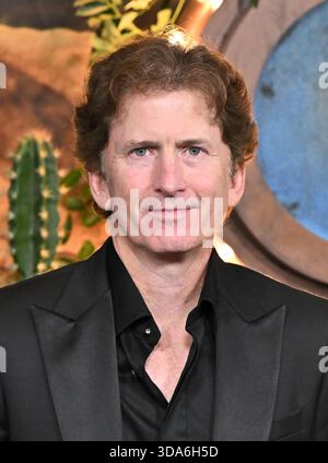 Los Angeles, États-Unis. 08 décembre 2025. Todd Howard arrive à la première saison de « Fallout » d'Amazon Prime Video à l'Academy Museum of Motion Pictures le 8 décembre 2025 à Los Angeles, CA. © Starbuck/AFF-USA.COM crédit : AFF/Alamy Live News Banque D'Images