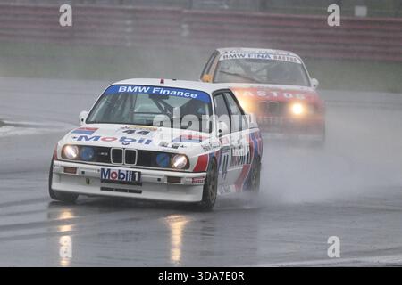 Ash Muldoon, James Kellett, BMW E30 M3, Historic car Challenge & Tony Dron Trophy, des coureurs emblématiques des groupes 1, 2, et Un qui A frappé les circuits à partir de 1969 Banque D'Images