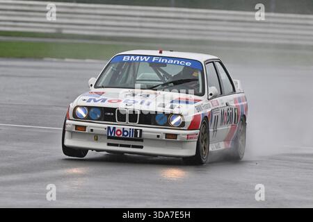Ash Muldoon, James Kellett, BMW E30 M3, Historic car Challenge & Tony Dron Trophy, des coureurs emblématiques des groupes 1, 2, et Un qui A frappé les circuits à partir de 1969 Banque D'Images