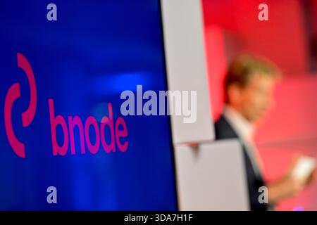 Le logo bnode photographié lors d'une conférence de presse de la société postale belge Bpost, mardi 09 décembre 2025 à Bruxelles. Bpostgroup changera son nom en bnode. La marque bpost restera. BELGA PHOTO DIRK WAEM Banque D'Images