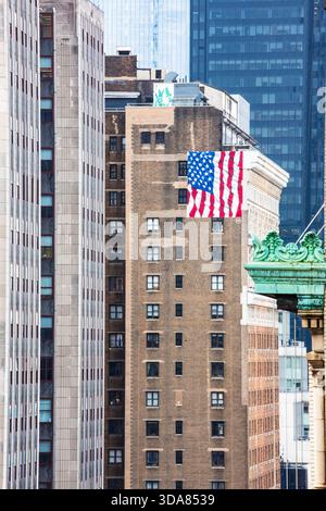 Scène de la 34e rue vue au-dessus du ciel dans le quartier de Murray Hill, New York City, États-Unis 2025 Banque D'Images
