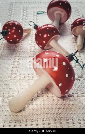 Vintage Mushroom Christmas Ornaments Still-Life, États-Unis, 2025 Banque D'Images