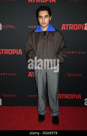 NY. 08 décembre 2025. Gilberto Ortiz aux arrivées pour ATROPIA Premiere, IFC Center, New York, NY, décembre 08, 2025. crédit : Quoin pics/Everett Collection/Alamy Live News Banque D'Images