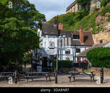 Nottingham, Royaume-Uni - 28 juin 2025 : Ye Olde voyage à Jérusalem Maison publique située à côté du château de Nottingham dans la ville de Nottingham, Royaume-Uni. Il prétend le faire Banque D'Images