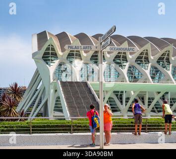 Panneau devant le Musée des Sciences (Museu de les Ciències) conçu par l'architecte Santiago Calatrava dans le complexe de la Cité des Arts et des Sciences, Valenc Banque D'Images