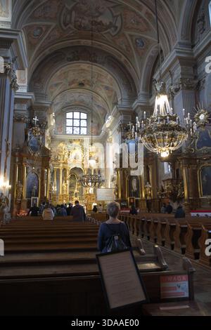 Intérieur de l'église carmélite, sur Krakowskie Przedmieście, Varsovie, Pologne. Banque D'Images