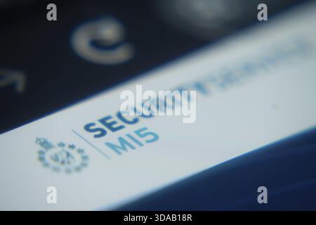 Dhaka, Bangladesh- 02 déc. 2025 : un gros plan de l'écran d'un ordinateur portable affiche l'interface Web dans un navigateur Banque D'Images