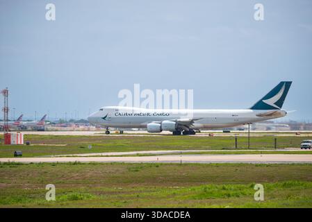 IRVING, États-Unis - 30 mars 2024 : Cathay Pacific Cargo, la division fret de Cathay Pacific Airways et compagnie aérienne leader à Hong Kong, Boeing 7 Banque D'Images