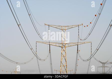 Les lignes électriques à haute tension Banque D'Images