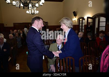 Michael Kretschmer, Franz-Friedrich Prinz von Preußen und Marie-Therese Thesi von Werner, geb. Von Wietersheim-Kramsta beim Festakt zur Verleihung des Riesengebirgspreis für Literatur 2025 in der Aula der Staatlichen Riesengebirgshochschule. Hirschberg/Jelenia Gora, Polen, 07.12.2025 *** Michael Kretschmer, Franz Friedrich Prince de Prusse et Marie Thérèse Thesi von Werner, née von Wietersheim Kramsta lors de la cérémonie de remise du Prix Krkonoöe de littérature 2025 dans l'auditorium de l'Université d'État de Krkonoöe à Hirschberg Jelenia Gora, Pologne, 07 12 2025 Copyright : xMatthias Banque D'Images