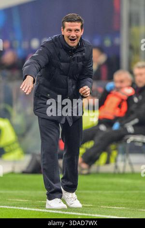 Milan, Italie. 09th, décembre 2025. L'entraîneur-chef Cristian Chivu de l'Inter vu lors du match de l'UEFA Champions League entre l'Inter et Liverpool à Giuseppe Meazza à Milan. Banque D'Images