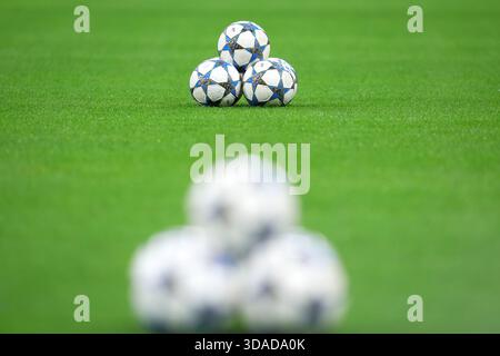 Milan, Italie. 09th Dec, 2025. Ballons officiels lors du match de football de l'UEFA Champions League entre l'Inter et Liverpool au stade San Siro de Milan, dans le nord de l'Italie - mardi 09 décembre 2025. Sport - Soccer . (Photo de Spada/LaPresse) crédit : LaPresse/Alamy Live News Banque D'Images