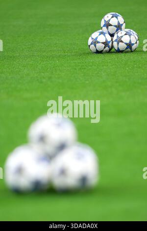 Milan, Italie. 09th Dec, 2025. Ballons officiels lors du match de football de l'UEFA Champions League entre l'Inter et Liverpool au stade San Siro de Milan, dans le nord de l'Italie - mardi 09 décembre 2025. Sport - Soccer . (Photo de Spada/LaPresse) crédit : LaPresse/Alamy Live News Banque D'Images