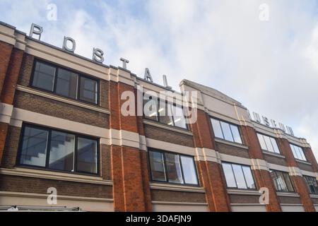 Londres, Royaume-Uni. 10 décembre 2025. Vue extérieure du Musée postal. Crédit : Vuk Valcic/Alamy Banque D'Images