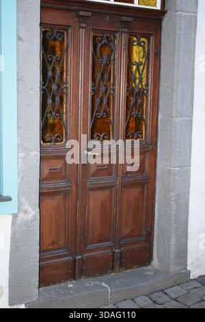 vieille porte en bois vieillie Banque D'Images