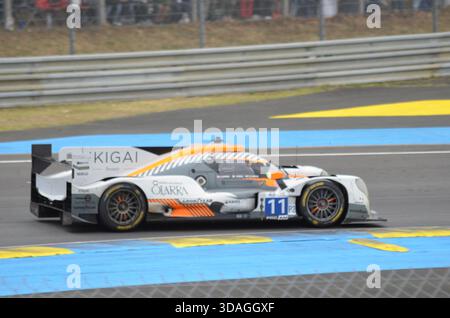 Concours de protons entrés Oreca 07 LMP2 de René Binder, Giorgio Roda & Bent Viscaal approche Tertre Rouge, 2025 les 24 heures du Mans Banque D'Images