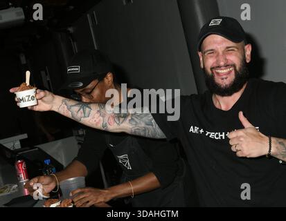 Ambiance aux arrivées pour Tyra Banks et ARTECHOUSE débuts SMiZE & DREAM s Hot Ice Cream, ARTECHOUSE NYC at Chelsea Market, New York, NY, 10 décembre 2025. Photo par : Quoin pics/Everett Collection Banque D'Images