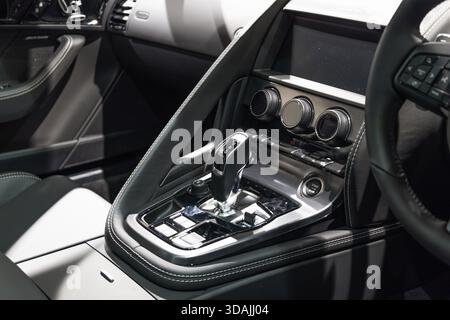 Jaguar F-type coupé 75 Console intérieure de luxe Banque D'Images