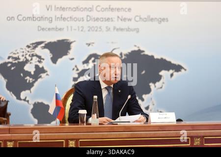 Saint-Pétersbourg, Russie. 11 décembre 2025. Alexander Beglov, Gouverneur de Saint-Pétersbourg, lors de la VI Conférence internationale sur la lutte contre les maladies infectieuses : nouveaux défis, session plénière à la Bibliothèque présidentielle Boris Eltsine à Saint-Pétersbourg. Crédit : SOPA images Limited/Alamy Live News Banque D'Images