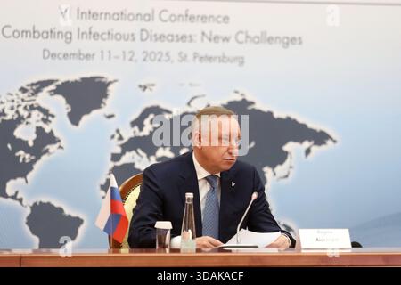 Saint-Pétersbourg, Russie. 11 décembre 2025. Alexander Beglov, Gouverneur de Saint-Pétersbourg, lors de la VI Conférence internationale sur la lutte contre les maladies infectieuses : nouveaux défis, session plénière à la Bibliothèque présidentielle Boris Eltsine à Saint-Pétersbourg. Crédit : SOPA images Limited/Alamy Live News Banque D'Images