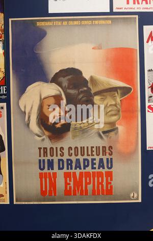 présences arabes, art moderne et décolonisation, Paris 1908-1988, exposition au Musée d'Art moderne, Paris, France. Affiche coloniale Banque D'Images