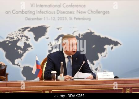 Saint-Pétersbourg, Russie. 11 décembre 2025. Alexander Beglov, Gouverneur de Saint-Pétersbourg, lors de la VI Conférence internationale sur la lutte contre les maladies infectieuses : nouveaux défis, session plénière à la Bibliothèque présidentielle Boris Eltsine à Saint-Pétersbourg. (Photo de Maksim Konstantinov/SOPA images/SIPA USA) crédit : SIPA USA/Alamy Live News Banque D'Images