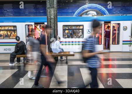Le système de transport rapide du métro de Tachkent, Tachkent, Ouzbékistan Banque D'Images