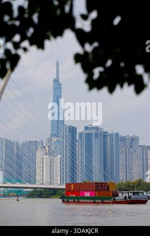La rivière Saigon et la skyline. Ho Chi Minh ville. Vietnam. Banque D'Images