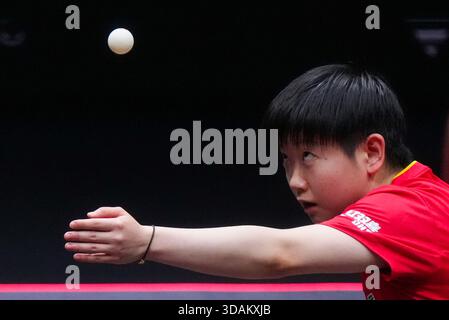 Hong Kong, Chine. 11 décembre 2025. Sun Yingsha concourt lors de la ronde de simple féminine du 16e match entre Sun Yingsha, de Chine, et Wang Yidi, de Chine, à la finale WTT Hong Kong 2025 à Hong Kong, Chine du Sud, 11 décembre 2025. Crédit : Zhu Wei/Xinhua/Alamy Live News Banque D'Images